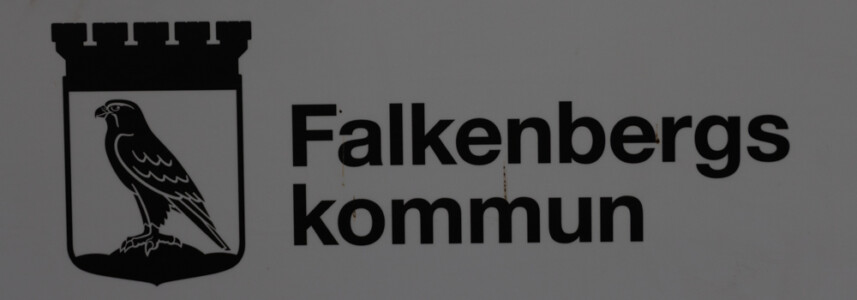 Falkenbergs kommun sign with a proud falcon.