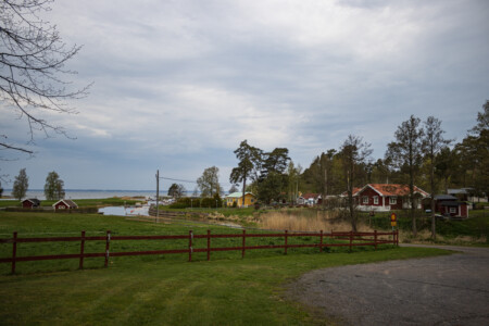 Small village at lake Vänern after Källby.
