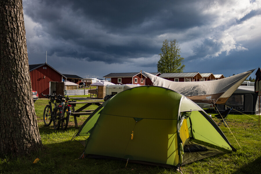 Tent and tarp are set at the campsite near Askersund - ready for the next rain...