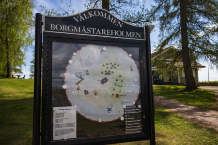 Information sign for the island Borgmästareholmen.