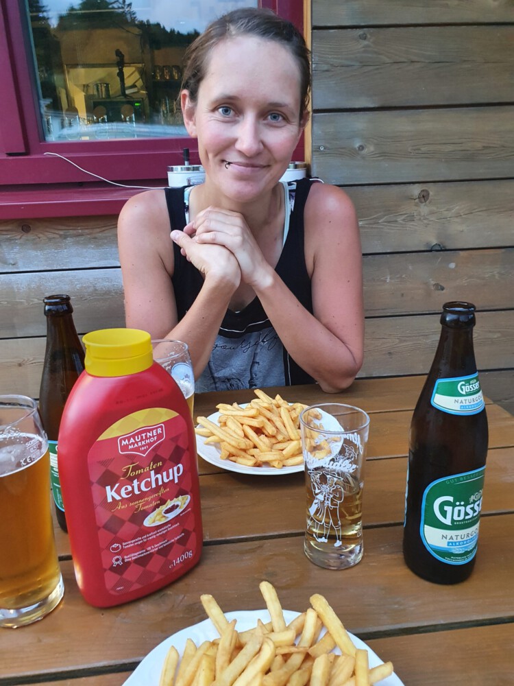 Happy to get some fries and a huge ketchup - as all restaurants in Mönichkirchen were closed due to the late arrival.