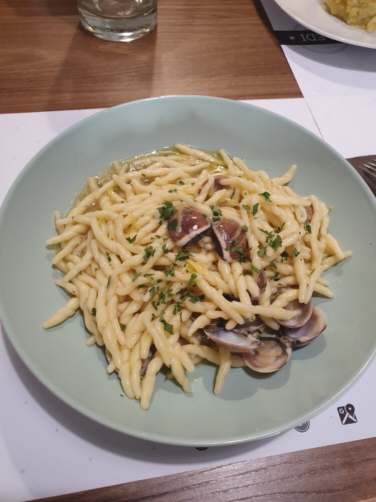 Fresh pasta with shellfish at restaurant Bledi in Ruvo di Puglia.